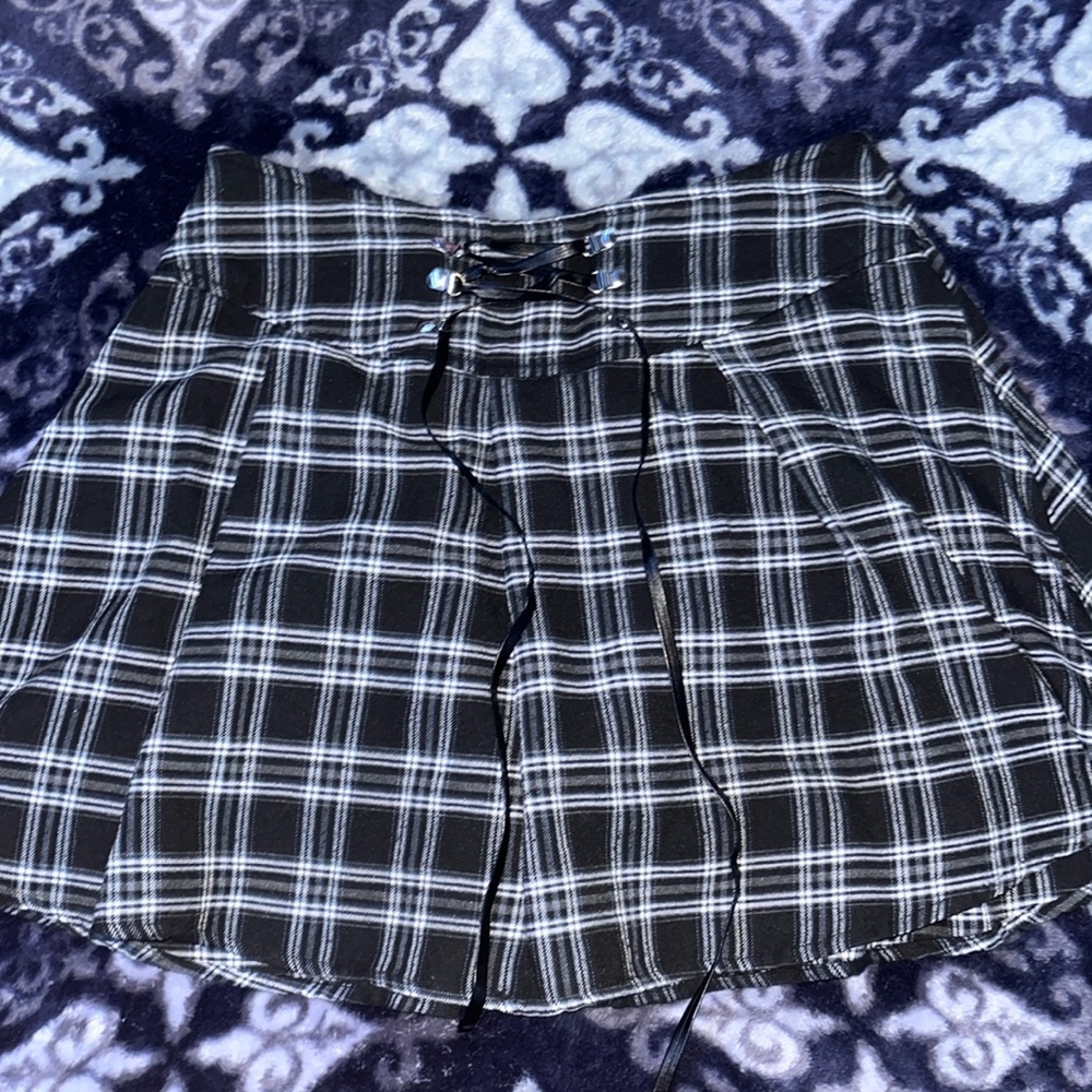 emo black plaid skirt🖤